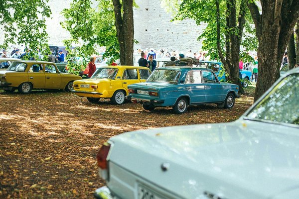 Choisir le pneu 4 saisons 225 55 r17 : guide et conseils pratiques